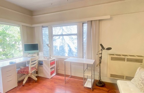 Melrose Apartamento | SPACIOUS 2 BEDROOM APARTMENT IN HOT SPOT OF LOS ANGELES. Quiet and Chic