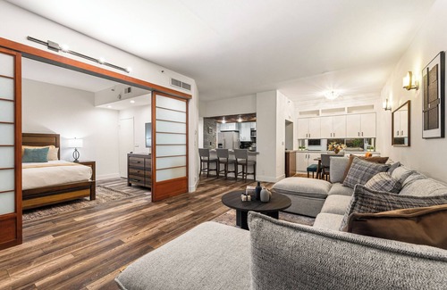 Downtown Los Angeles Condominio | Spacious 2 Bedroom Condo in DTLA, Large Private Patio, Pets Welcomed