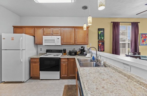 Carolina Forest Apartamento | Spacious 2 Bedroom Condo with Golf Course Views! Sleeps 4 Guests! River Oaks 48-D