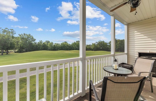 Carolina Forest Apartamento | Spacious 2 Bedroom Condo with Golf Course Views! Sleeps 4 Guests! River Oaks 48-D