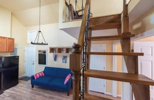 Sea Gate Apartamento | Spacious 2 Bedroom with porch and backyard