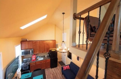 Sea Gate Apartamento | Spacious 2 Bedroom with porch and backyard