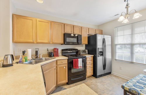 Northeast Raleigh Casa | Spacious 2 bedrooms townhouse by the Greenway/ Pool access
