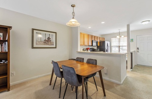 Northeast Raleigh Casa | Spacious 2 bedrooms townhouse by the Greenway/ Pool access