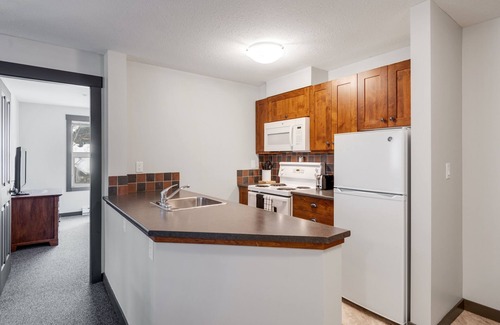 East Kootenay Condominio | SPACIOUS 2-Br 2-Ba | Ski In/Out | Pool & Hot Tubs | in Heart of PANORAMA RESORT