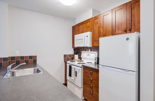East Kootenay Condominio | SPACIOUS 2-Br 2-Ba | Ski In/Out | Pool & Hot Tubs | in Heart of PANORAMA RESORT