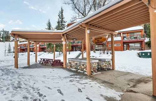 East Kootenay Condominio | SPACIOUS 2-Br 2-Ba | Ski In/Out | Pool & Hot Tubs | in Heart of PANORAMA RESORT