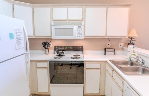 Carolina Forest Condominio | Spacious 2 BR Condo-Golf Course Views! River Oaks 65-M