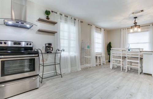 Pasadena Casa | Spacious 2 BR Fully Equipped Near Downtown/Galveston