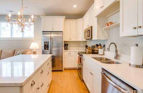 Northeast Virginia Beach Casa | Hermosa y espaciosa casa adosada cerca del mar (410B)
