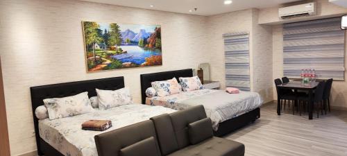 Medan Apartamento | Spacious 2 King Bed Family Room 56 Sqm PODOMORO APARTMENT Tower Liberty 21st Floor with Mall Direct Access