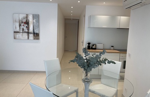 Cannes City Centre Apartamento | Amplias 2 habitaciones - Carré d'Or - Terraza Sur a 150 metros de la Croisette