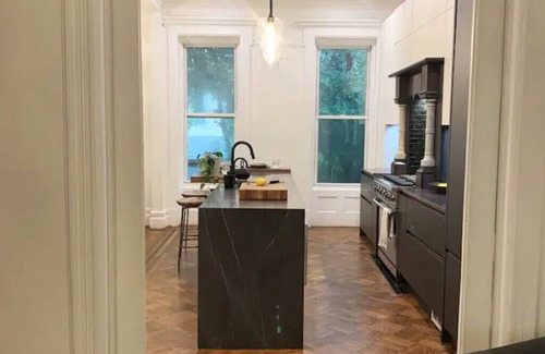 Ocean Hill Casa | SPACIOUS 2-STORY Brownstone House 4 ppl | BED STUY