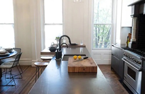 Ocean Hill Casa | SPACIOUS 2-STORY Brownstone House 4 ppl | BED STUY