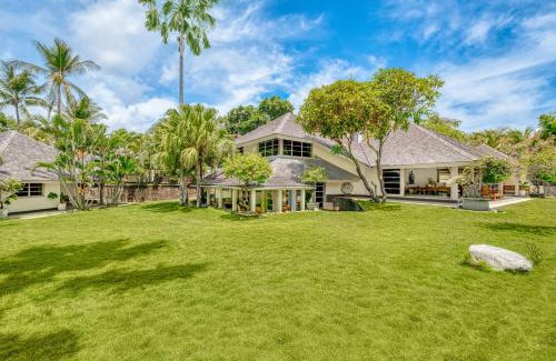 Petitenget Casa | Spacious 2 Villas combined 9 bedrooms 2 pools