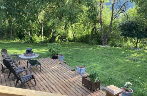 Adams Lake Casa | Spacious, 2000 sq. ft. Luxury Log House on Adams Lake..