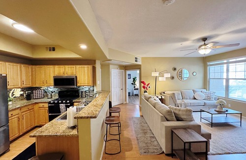 North Las Vegas Condominio | Spacious 2bd/2ba Condo With Pool and Fitness Center