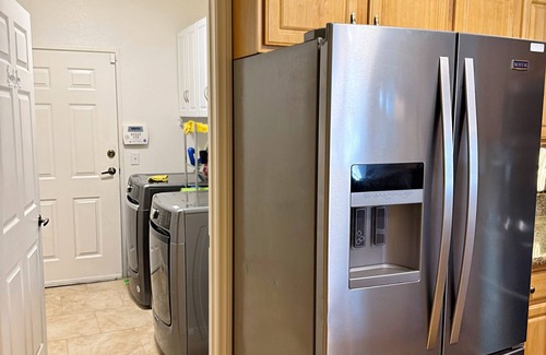 North Las Vegas Condominio | Spacious 2bd/2ba Condo With Pool and Fitness Center