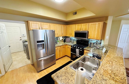 North Las Vegas Condominio | Spacious 2bd/2ba Condo With Pool and Fitness Center