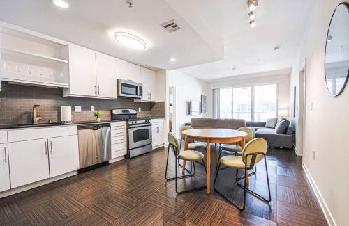 Marina del Rey Apartamento | Spacious 2BD 2BA with Huge Balcony, Near Venice Beach & Fun!