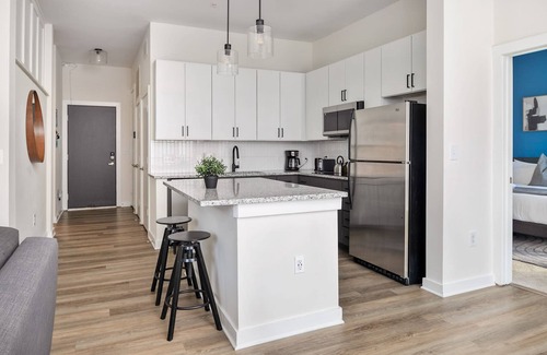 First Ward Apartamento | Spacious 2BD With Private Balcony and Free Parking