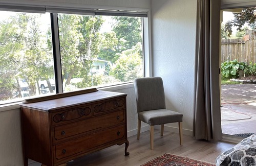 Western Casa | Spacious 2bed/1bath private suite near U of O with ductless heat/AC
