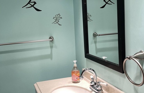 Western Casa | Spacious 2bed/1bath private suite near U of O with ductless heat/AC
