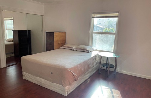 Oakland Casa | Spacious 2Bedroom House 1Bath in the Heart of the Bay. Minutes from attractions.