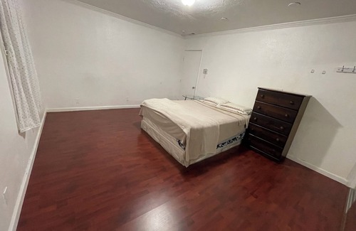 Oakland Casa | Spacious 2Bedroom House 1Bath in the Heart of the Bay. Minutes from attractions.