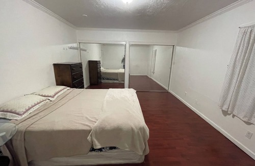 Oakland Casa | Spacious 2Bedroom House 1Bath in the Heart of the Bay. Minutes from attractions.