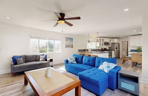 El Cerrito Casa | Spacious 2BR 2BA Cliffside Bungalow Near SDSU Jacuzzi Tub Family Friendly