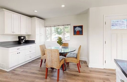 El Cerrito Casa | Spacious 2BR 2BA Cliffside Bungalow Near SDSU Jacuzzi Tub Family Friendly