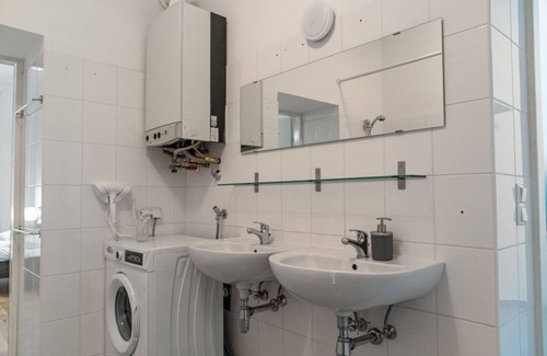Neulerchenfeld Apartamento | Spacious 2BR Apt.-Near Wiener Stadthalle