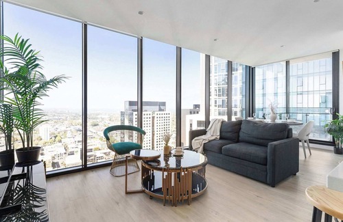 Southbank Apartamento | Spacious 2BR City Apt, Panoramic Views & Parking