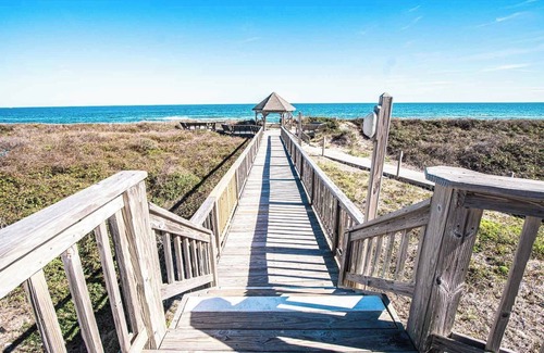Duck Condominio | Spacious 2BR Condo w/ Beach Access