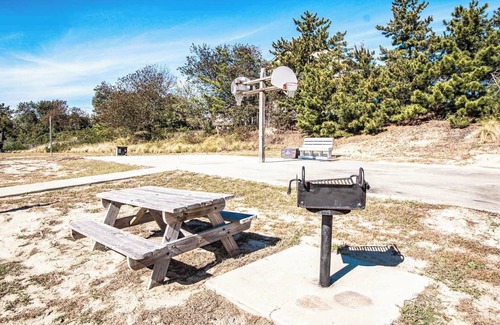 Duck Condominio | Spacious 2BR Condo w/ Beach Access