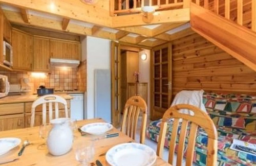 La Salle-les-Alpes Apartamento | Dúplex acogedor para 6 en Villeneuve, cerca de pistas, balcón soleado y garaje