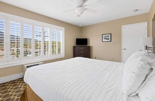 Corte Madera Hotel | Spacious 2BR Family Suite | Kitchen | Courtyard | Pool | Free Parking | BBQ Area