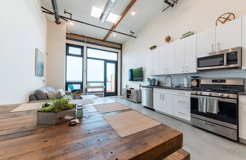 Artists Village Apartamento | Spacious 2BR ,Family& Pet Friendly, Tesla charging Station on site, Near Disney