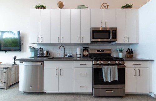 Artists Village Apartamento | Spacious 2BR ,Family& Pet Friendly, Tesla charging Station on site, Near Disney