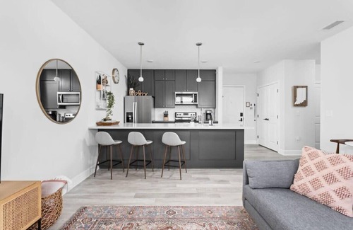 Meridian-Kessler Apartamento | Spacious 2BR in Meridian Kessler by CozySuites