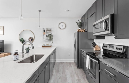 Meridian-Kessler Apartamento | Spacious 2BR in Meridian Kessler by CozySuites