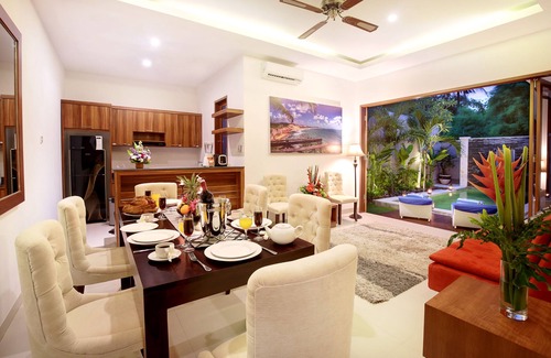Laksmana Villa | Amplia piscina de 2 dormitorios Villa Lucia para 8 personas - 5 minutos de la playa