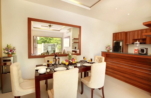 Laksmana Villa | Amplia piscina de 2 dormitorios Villa Lucia para 8 personas - 5 minutos de la playa