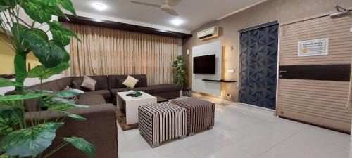 Gulshan-e-Iqbal Villa | Spacious 2BR Portion with Rooftop Gulshan e Iqbal Block 7