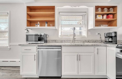 Niles Casa | Spacious 2BR | Quiet Long-Term Stays | Niles, IL