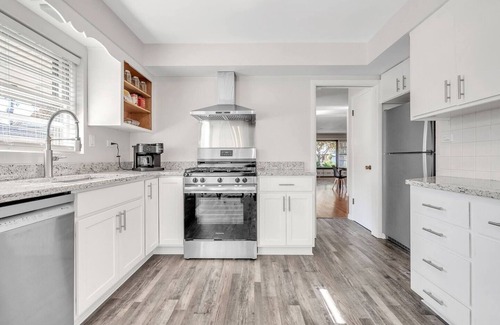 Niles Casa | Spacious 2BR | Quiet Long-Term Stays | Niles, IL