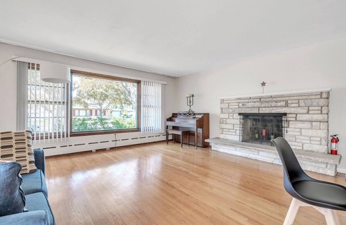 Niles Casa | Spacious 2BR | Quiet Long-Term Stays | Niles, IL