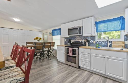 Longs Casa | Spacious 2BR Retreat-10 minutes to the Beach! Pet Friendly!
