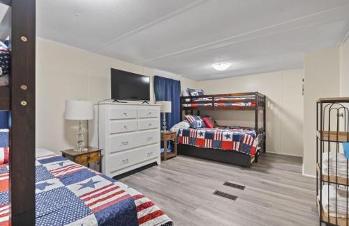 Longs Casa | Spacious 2BR Retreat-10 minutes to the Beach! Pet Friendly!